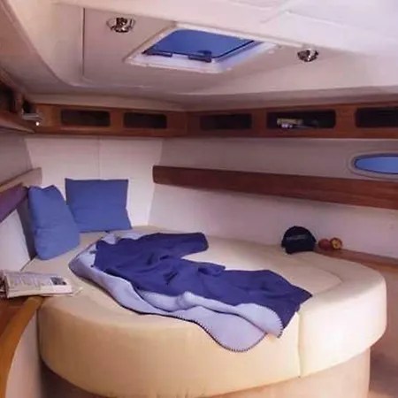 Sailing Yacht Rainbow Hunter 船屋 Pietà
