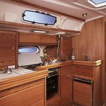 船屋 Sailing Yacht Rainbow Hunter Pietà