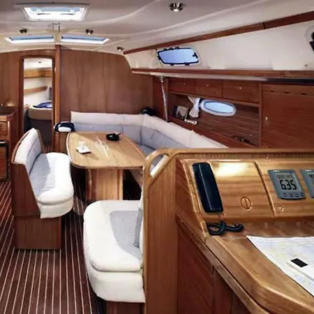 船屋 Sailing Yacht Rainbow Hunter *