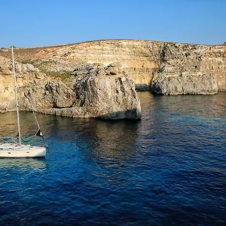 Sailing Yacht Rainbow Hunter Pietà
