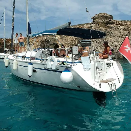 Sailing Yacht Rainbow Hunter 船屋