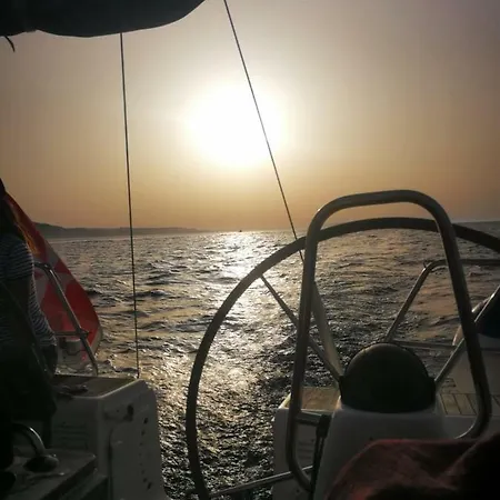 Sailing Yacht Rainbow Hunter *
