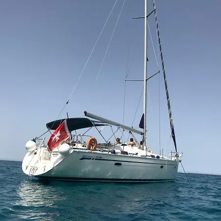 Sailing Yacht Rainbow Hunter Botel